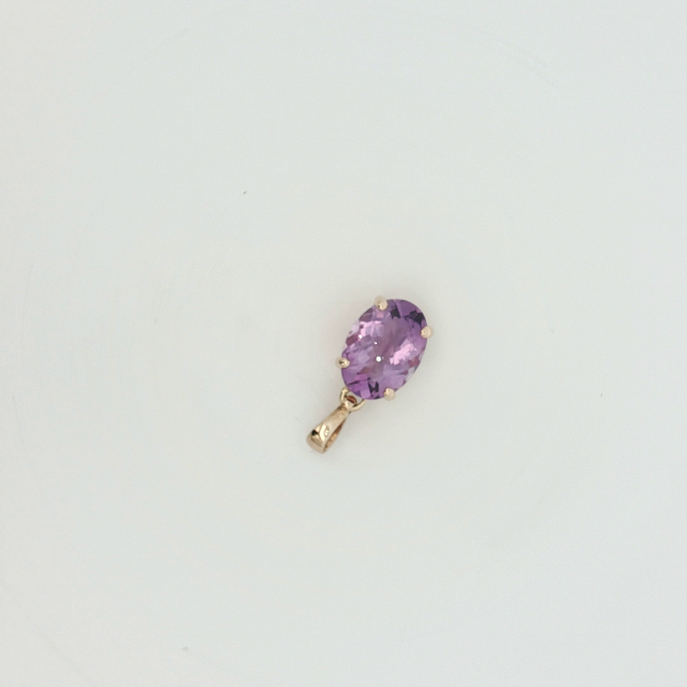 9ct Yellow Gold Pendant with Oval Brilliant Cut Amethyst