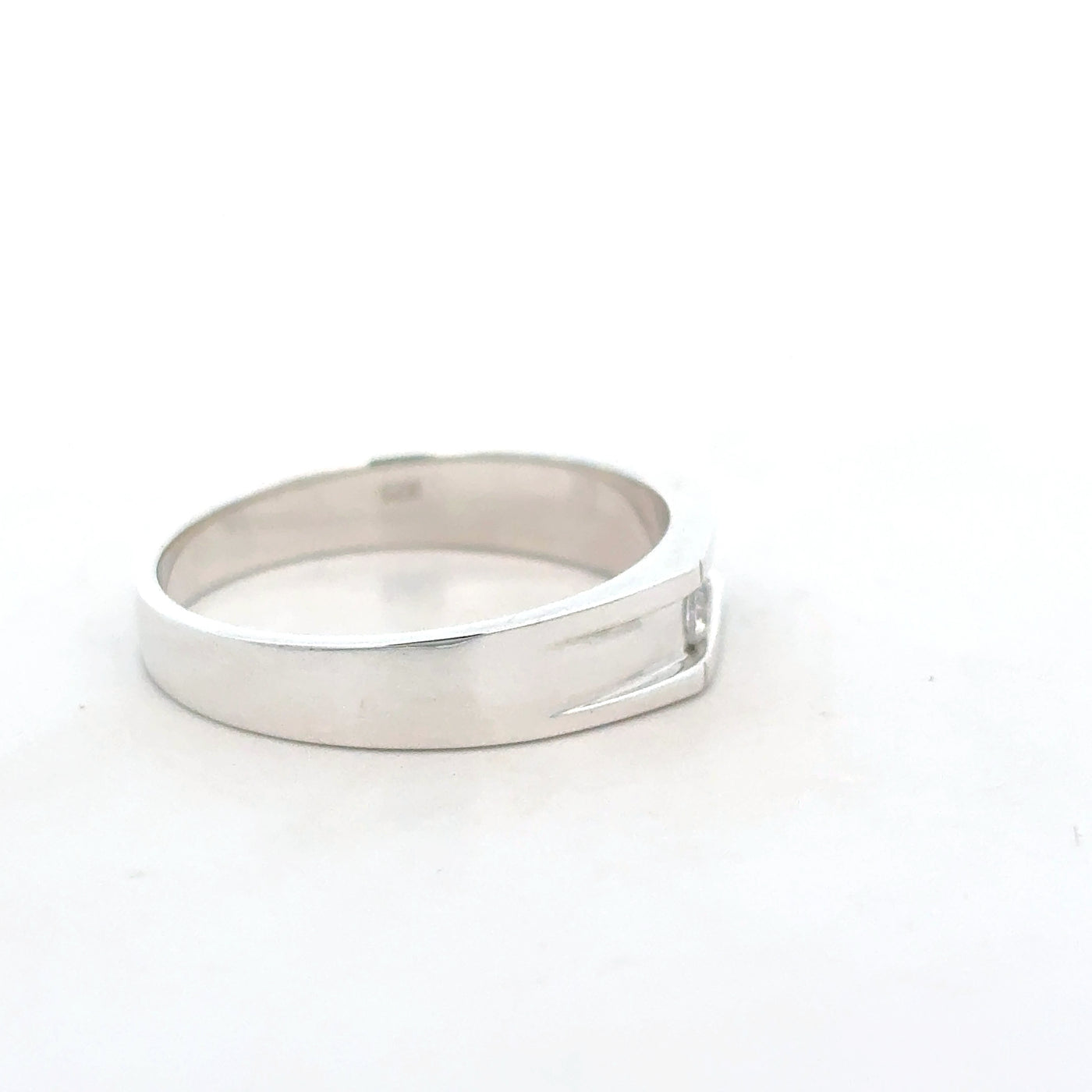 Elegant Sterling Silver Ring With A Cubic Zirconia Accent