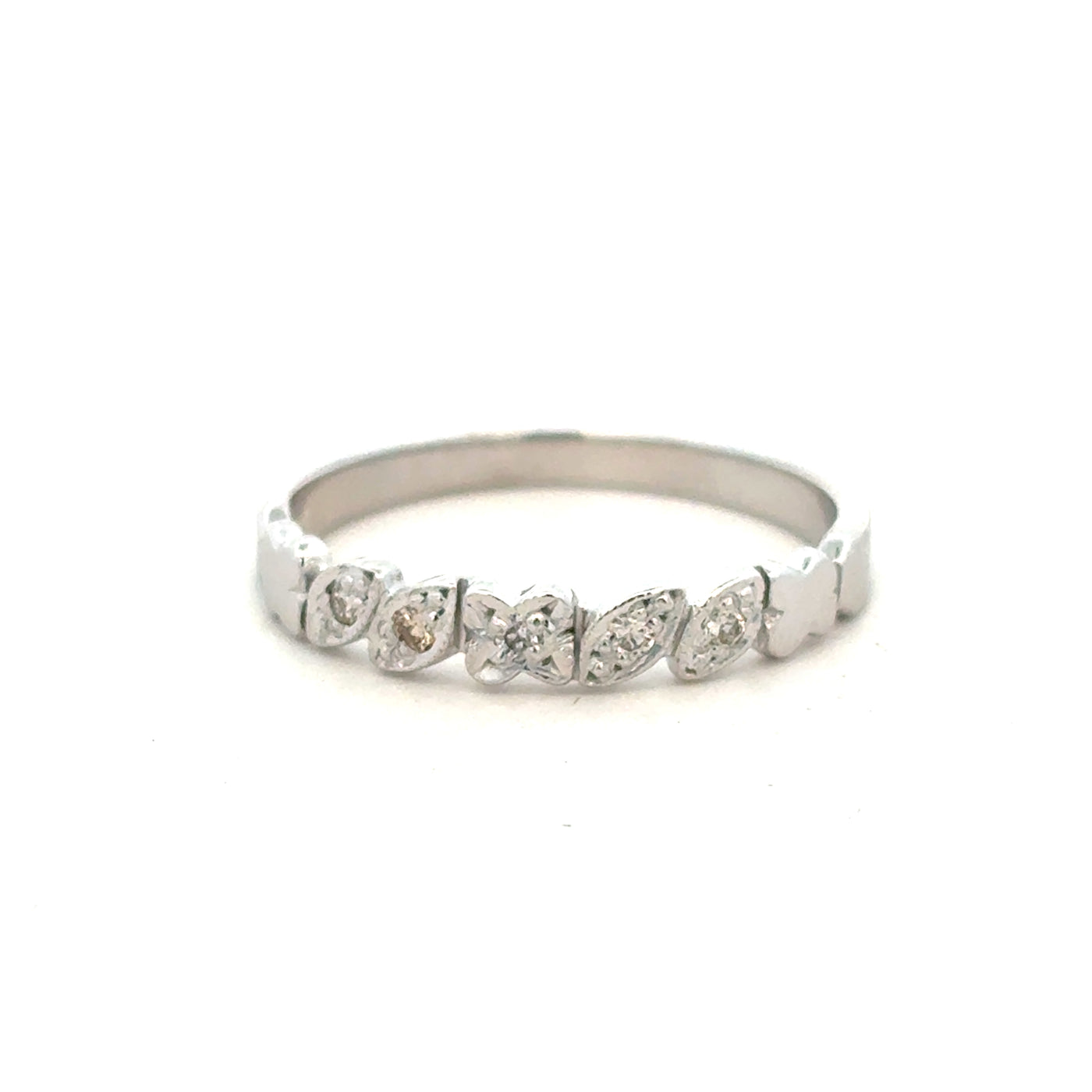 Elegant 9ct White Gold Diamond-Studded Ring