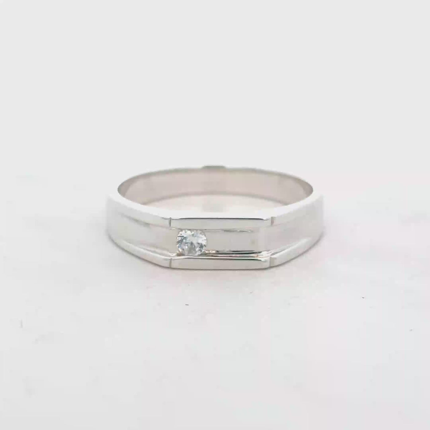 Elegant Sterling Silver Ring With A Cubic Zirconia Accent